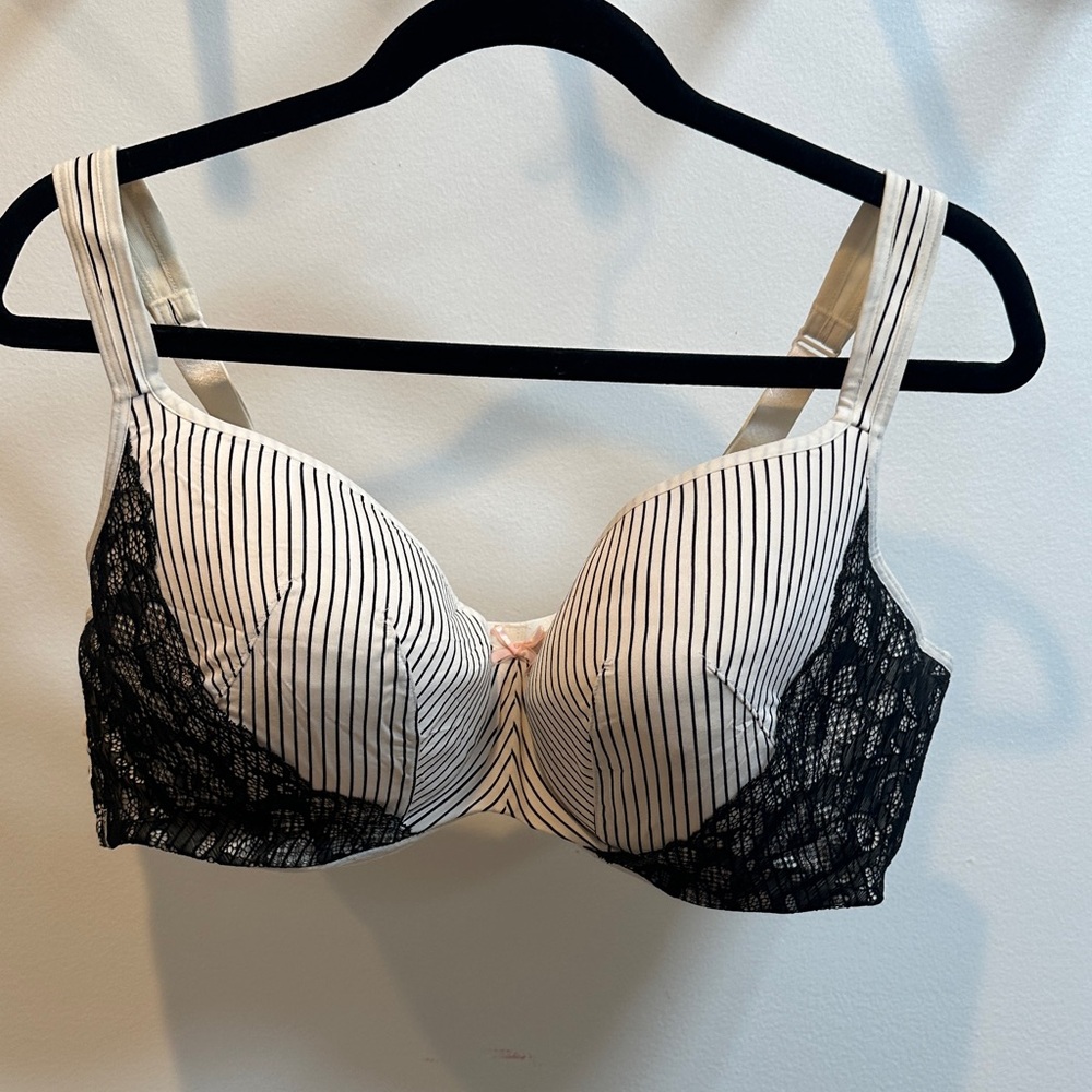 Cacique 44D‎ Full Coverage Underwire Bra White Black Pinstripe Lace Trim